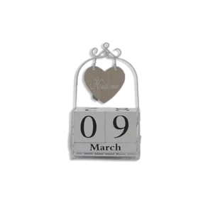 Décor Wooden Heart Design Calender