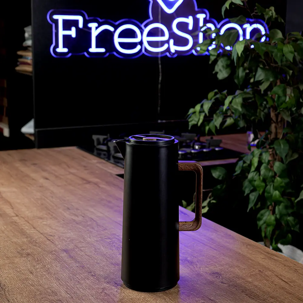 Dosthoff 1l black vaccum with wooden handle1