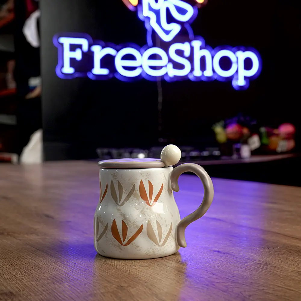 Ceramic 450ml beige mug with brown lid & spoon1