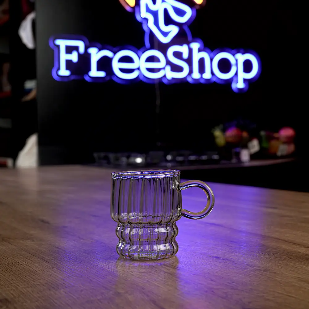 Glass ribbed design black mug with handle1