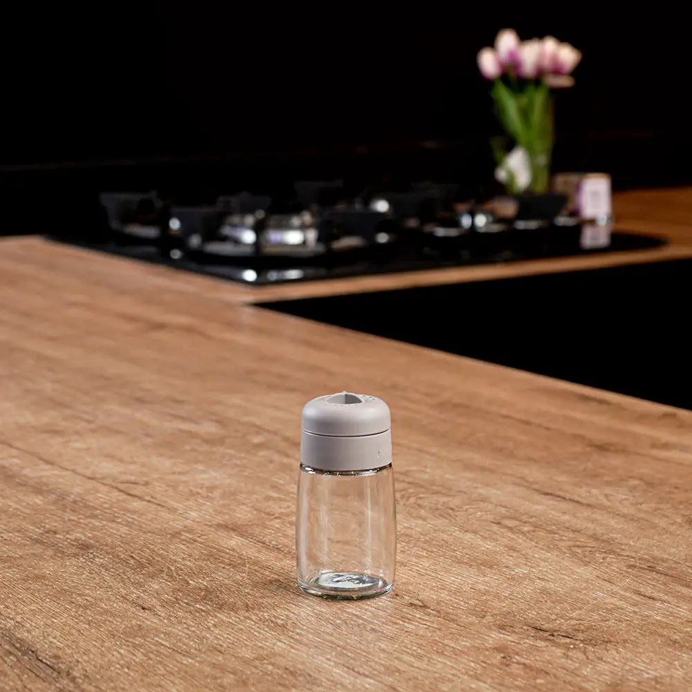 Qlux 0.1l glass star oval beige salt shaker1