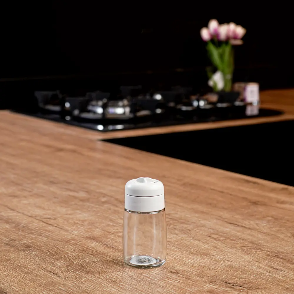 Qlux 0.1l glass star oval white salt shaker1