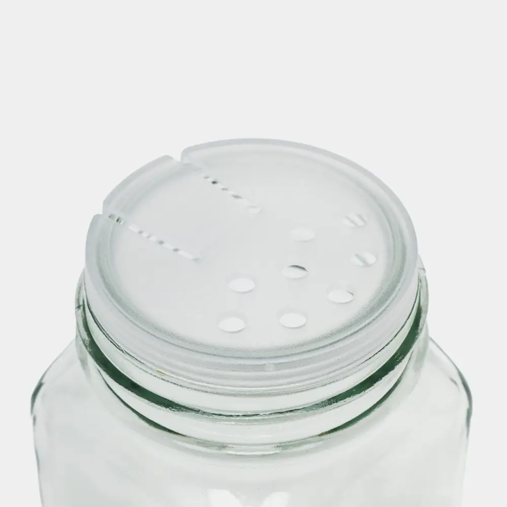 Squared 120ml glass spices shaker with wooden lid1